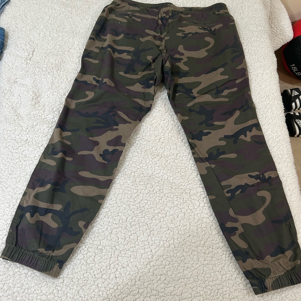 GAP Camouflage Cargo Pants - Picture 2 of 5
